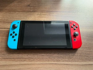 Nintendo Switch 1. Gen inkl Joycons, TV-Dock, Tasche und Mario Kart 8 Deluxe - Bild 1 von 10