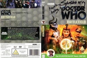 Doctor Who: Battlefield DVD Cover Signed by SYLVESTER McCOY & MAREK ANTON - Bild 1 von 1