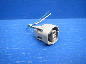 2000 TOYOTA 4RUNNER FRONT CORNER LIGHT, SOCKET, PLUG. MADE IN JAPAN!!! OEM. B6 - Picture 1 of 7