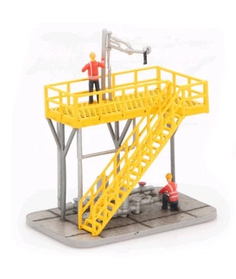 HO Scale Tank Car Loading Platform w/Figures - NEW - Image 1 of 4