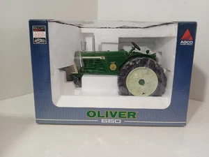 SpecCast Oliver 660 Traktor mit NarrowFront, 2007 Special Edition Iowa FFA 1/16 - Bild 1 von 9