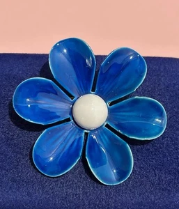 Schöne Emaillierte Brosche Blume Blau Vergoldet Vintage Antikschmuck - Bild 1 von 4