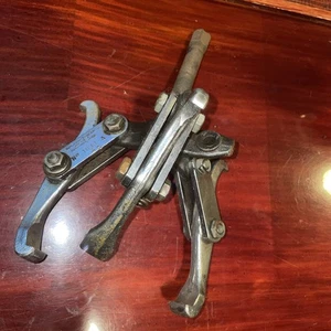 VINTAGE OWATONNA TOOL CO 1011-A  3-JAW GEAR PULLER MECHANICS TOOL USA MADE J31 - Foto 1 di 3