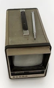 TV portatile a batteria AC/DC vintage 1984 ZENITH 5" modello bt051b4/senza cavo alimentazione. - Foto 1 di 16