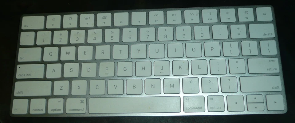 Apple White Magic Aluminum Wireless Rechargeable Bluetooth Keyboard A1644 - Image 1 of 1