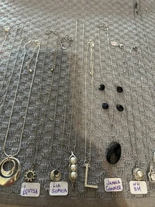 LOT OF 23 SILVER TONE 'PENDANT' NECKLACES, ASSORTMENT, VINTAGE-NOW - Picture 1 of 24