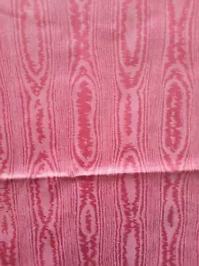 VTG Fabric 31" X 35" Wood Grain Print Red Burgundy Cotton Sewing Quilting - Picture 1 of 5