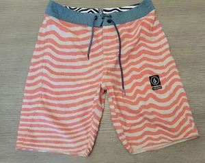 VOLCOM MAG VIBES SLINGERS BOARDSHORTS 9" Ins patriotic Stretch sz 28 Shorts - Picture 1 of 9