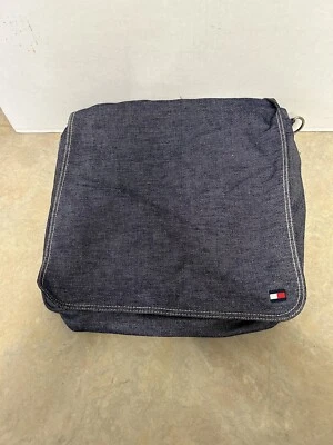 TOMMY HILFIGER  Lg Denim Messenger Crossbody Bag Purse Blue Adjustable Strap Foto 1 de 4