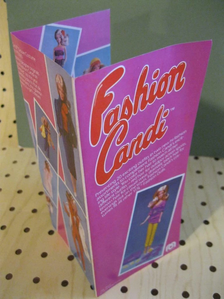 1979 VTG Mego Candi Doll clothes NEW FASHION BROCHURE BOOKLET Showing Outfits - Imagem 1 de 1