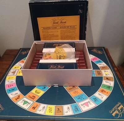 Vintage TRIVIAL PURSUIT ORIGINAL COMPLETE MASTER GAME GENUS 1983  - Image 1 of 4