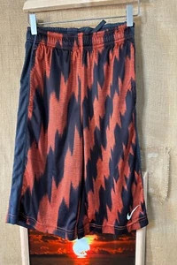 Pantalones cortos grandes Nike Dri/Fit para niño cintura elástica coloridos bolsillos cordón - Imagen 1 de 4