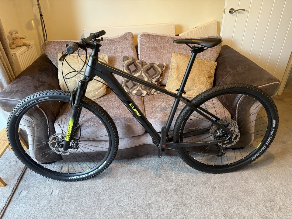 BRANDNEU Cube Reaction Pro MTN Fahrrad 2021 grau/gelb 17" M - REDUZIERT 4Qck Sale - Bild 1 von 4