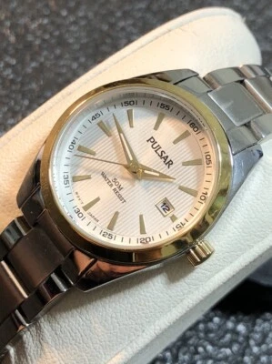 Reloj de vestir Pulsar para mujer de Seiko tono plateado dorado con fecha batería nueva para dama Foto 1 de 4