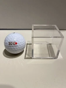 1 Tiger Woods - Nike Gold Swoosh Golf Ball - 2000 - Picture 1 of 4