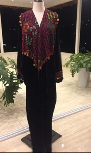 Thobe palestino tradicional hecho a mano - tela de terciopelo con bordado colorido - Imagen 1 de 10