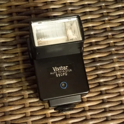 Vivitar 550 FD Speedlite Auto Thyristor Flash Untested Canon Nikon Sony Hotshoe - Image 1 of 4