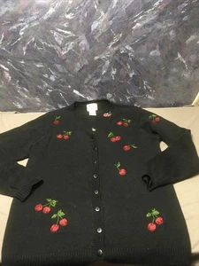 Quacker Factory schwarze lange Strickjacke Pullover Perlen bestickt Kirschen L#c12 - Bild 1 von 7