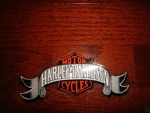 HARLEY DAVIDSON VINTAGE LOGO BANNER AUFKLEBER (INNEN) 5 3/4" X 2 1/4" NEU SÜSS! - Bild 1 von 1