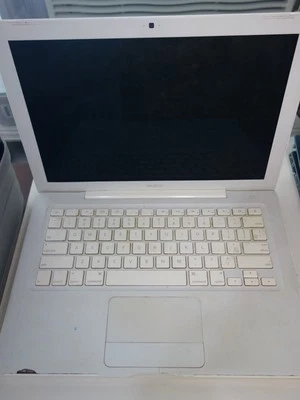 2009 Apple MacBook 5.2 13"  Intel Core Duo 2.13 GHz 2GB RAM 250GB HDD, Powers On - Image 1 of 4