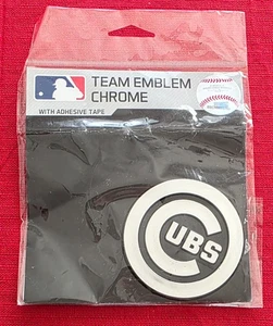 CHICAGO CUBS Equipo Emblema Plástico Auto Cromo con Cinta Adhesiva - NUEVO - Imagen 1 de 3