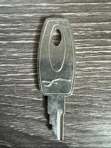 Starflite Luggage Key VINTAGE - Picture 1 of 10