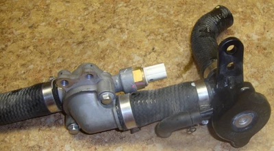 Kawasaki Ninja EX300 EX 300 B EX300A 2014 motor termostato carcasa tapa tapa de llenado Foto 1 de 2