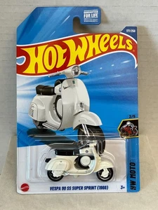 Nuevo en paquete Hot Wheels Mainline Vespa 99 SS Super Sprint 17/250 blanco HW Moto 2/5 - Imagen 1 de 4