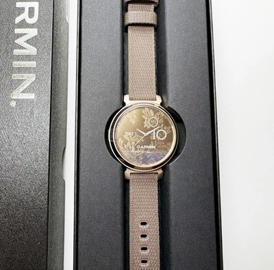 Garmin Lily 2 Classic Nylon Band 010-02839-52 Café Nylon/Crema Oro - Imagen 1 de 4