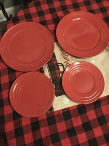 Set of 2 Rachel Ray DOUBLE RIDGE RED 11" Dinner Plates And Set Of 2 Salad Plates - Picture 1 of 7