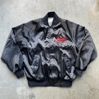 Chaqueta de satén vintage de los 80’s Perez’s Tavern negra para hombre XL Bar Abrigo de bombardero Foto 1 de 4