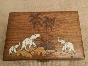 Vintage Indianer Holzkiste mit Knochenintarsien Indianer Elefanten Maße 15 cm breit. - Bild 1 von 4