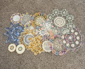 Vintage Posten 18 Deckchen mehrfarbig Größe 4,5”- 16” Bastelpaket - Bild 1 von 16