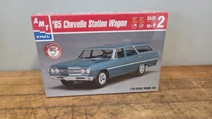 AMT Ertl 31219 1/25 Scale '65 Chevelle Station Wagon Customizable Model Car Kit - Picture 1 of 6