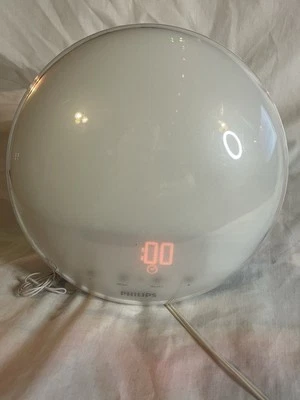 Philips SmartSleep Wake-up Light, Colored Sunrise Sunset Simulation, Radio Alarm - Image 1 of 4