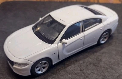 Welly 2016 Dodge Charger R/T White Diecast Scale Car Doors Open 43742 Pedestrian - Image 1 of 4