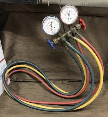Juego de manómetros de aire acondicionado vintage Robinair R-22/12/502 con mangueras Foto 1 de 4