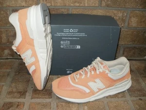 Zapato Atlético Clásico New Balance 997H CW997HZM Gamuza-Malla Cobre-Blanco Precio de venta sugerido por el fabricante $95 - Imagen 1 de 5