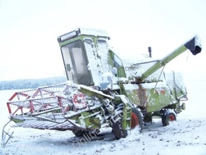 Photo 6x4 The Last Harvest? Pettinain A Claas Senator 70 combine lies aba c2009 - Picture 1 of 1