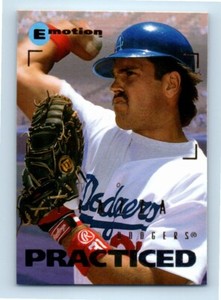 1995 SkyBox E-Motion #145 Mike Piazza Los Angeles Dodgers