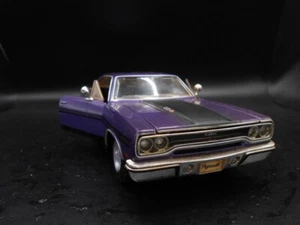 Maisto 1970 Purple Plymouth GTX 440, 1/25 Scale Diecast Car - Picture 1 of 6
