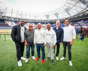 Foto Howard Ruiz Victorino Rollins Utley Hamels Phillies 2024 Londra 8x10 MLB - Foto 1 di 1