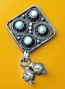 Antiguo broche prendedor de filigrana turquesa plata checa firmado y estampado 925 - Imagen 1 de 6