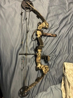 Trophy Hunter Xtreme Martin Archery Compound Bow Right Hand Camo RH Bow - Image 1 of 4