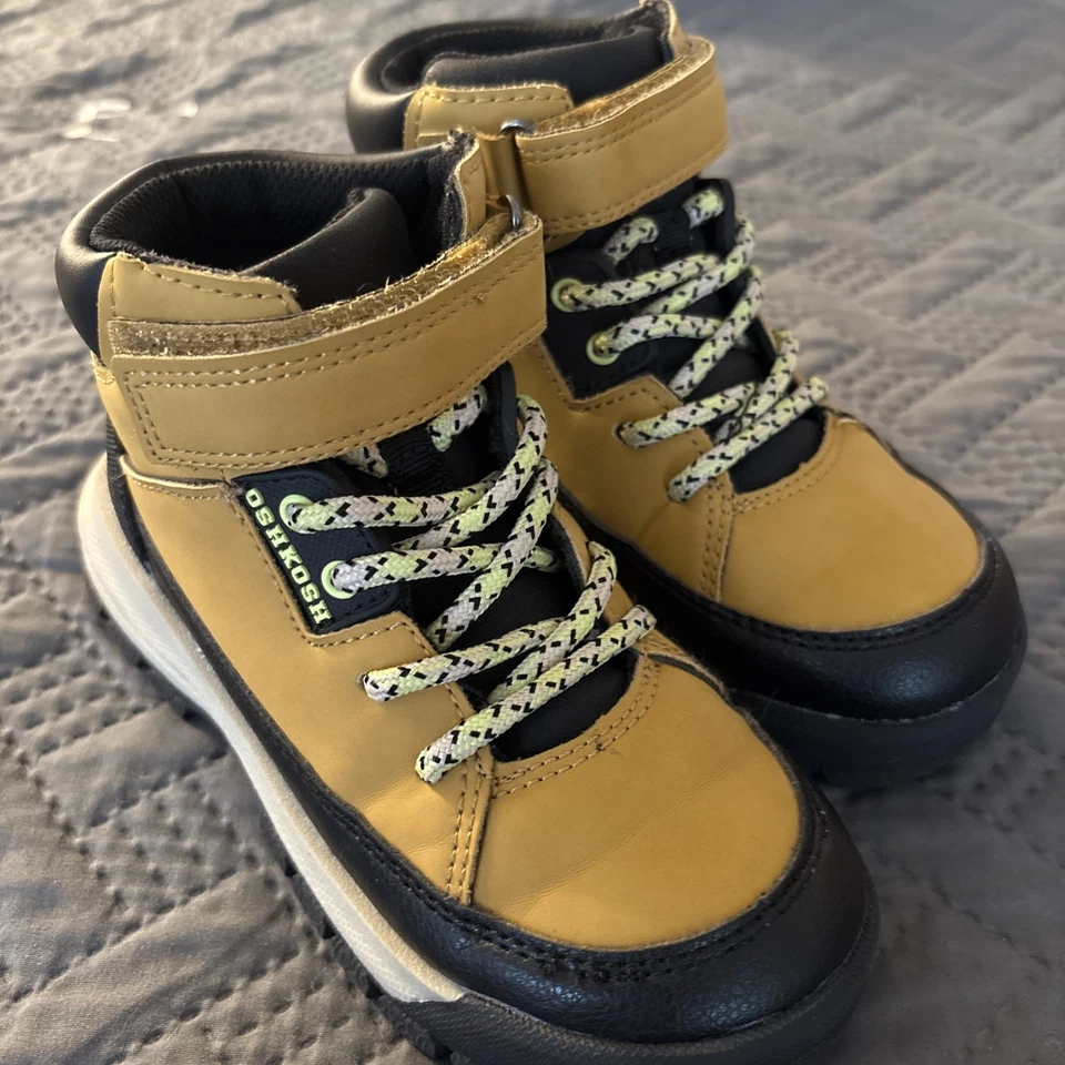 Oshkosh Boys High Top Hiking Winter Boots Size 11  - Image 1 of 4