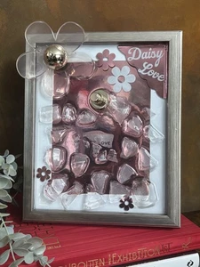 Botella de perfume de marca rota marco de arte de pared conjunto de regalo Daisy Love en dos estilos - Imagen 1 de 12
