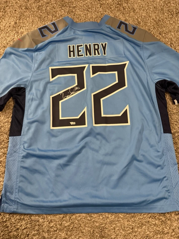 Camiseta Nike firmada por Derrick Henry ¡con certificado de autenticidad de los fanáticos! Foto 1 de 3