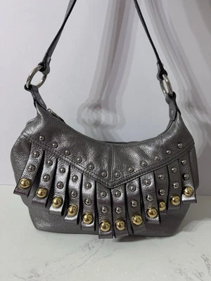 Cartera B. Makowsky 100% Cuero Tachuelas Metálicas Plata Dorado Gris Correa Ajustable Foto 1 de 4