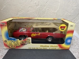 TOPOLINO DOLENZ FIRMATO 1/18 PRESSOFUSO 2002 AMERICAN MUSCLE THE MONKEES MOBILE JSA COA - Foto 1 di 12
