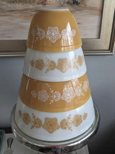 Vintage Pyrex Gold Schmetterling Floral weiß & goldfarben verschachtelt - 4 Stck. - Bild 1 von 6